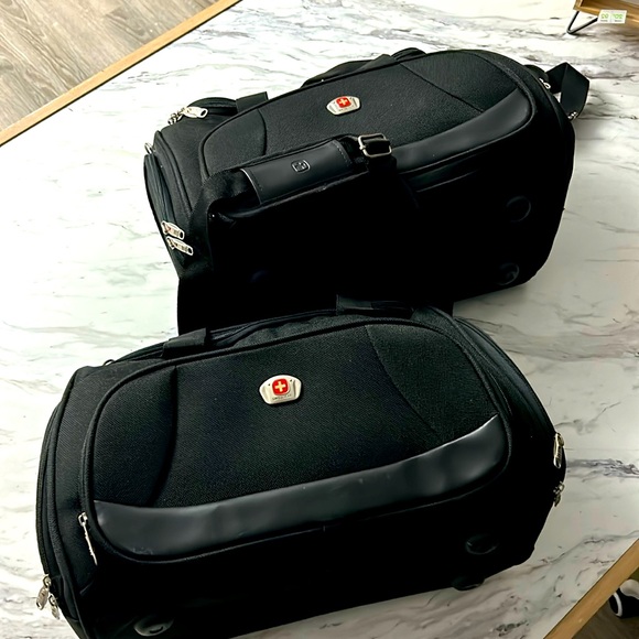 (2) Swiss Gear Carry On Bags - Picture 1 of 6